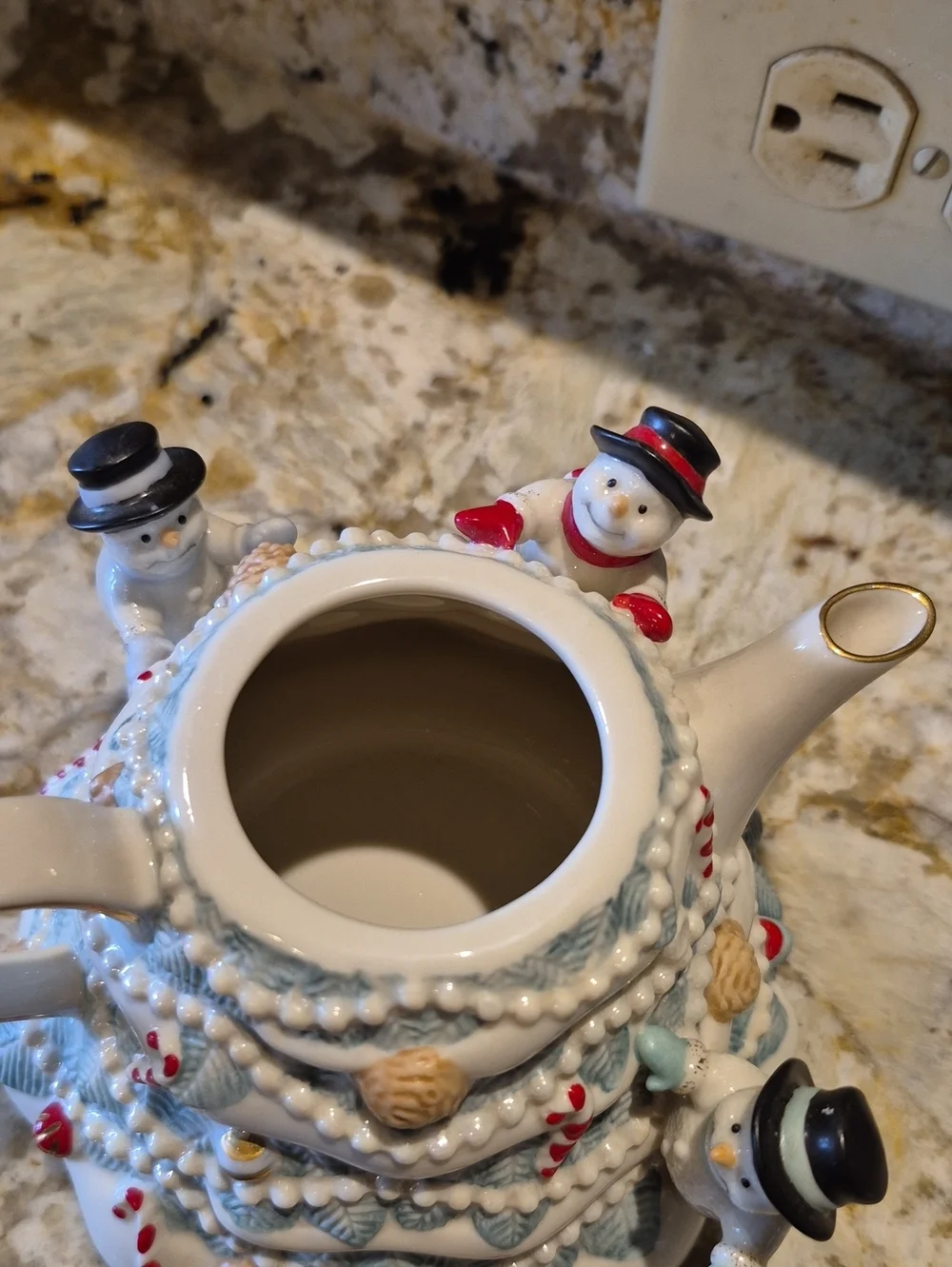 Lenox Christmas Tree With Snowmen Tea Pot. Vintage Piece.(#3030E)